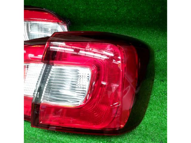 SUBARU VM系レヴォーグ寒冷地仕様純正テールレンズ | やや傷や汚れあり 