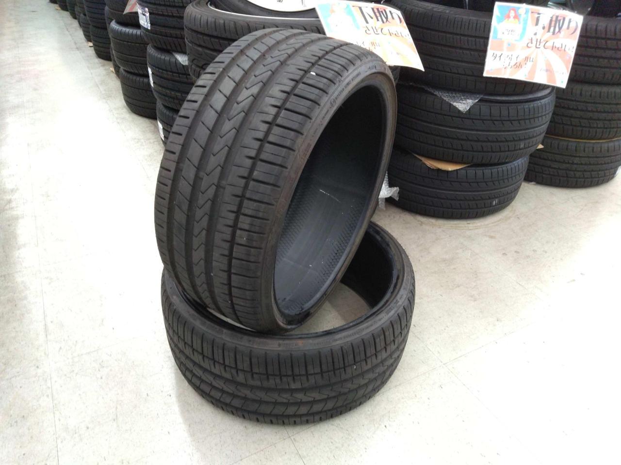 FALKEN AZENIS FK510 235/30R20 | 目立った傷や汚れ無し | アップ 