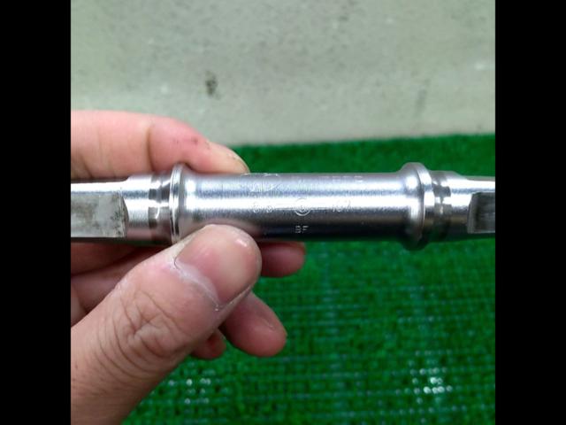 SHIMANO BBシャフト 107mm