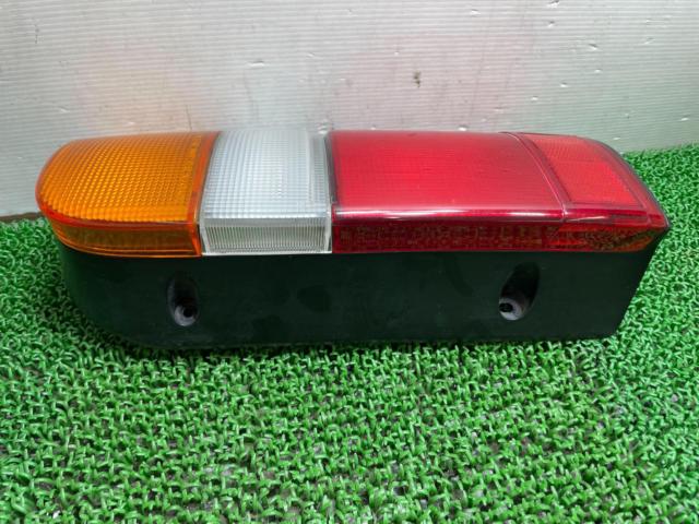 ハイエース/100系】トヨタ純正 テールレンズ | 中古品 | アップ 
