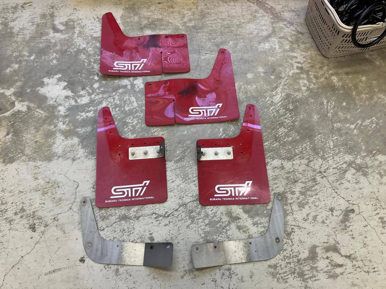STi マッドフラップ | やや傷や汚れあり | アップガレージ 秋田店 