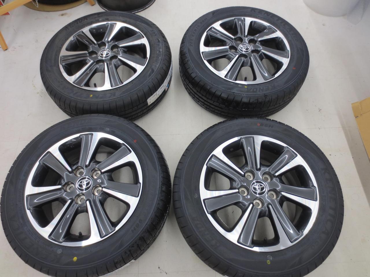 Toyota genuine parts
80 series VOXY late genuine wheel
+
KENDA (Kenda)
KR 203
205 / 60R16
96H
XL