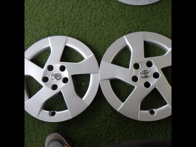 トヨタ純正(TOYOTA)プリウス30系 前期 15インチ用ホイールキャップ2枚 