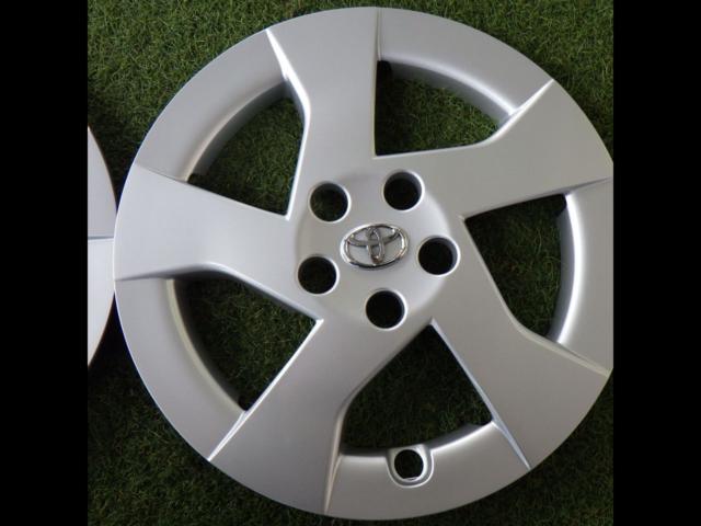 トヨタ純正(TOYOTA)プリウス30系 前期 15インチ用ホイールキャップ2枚 