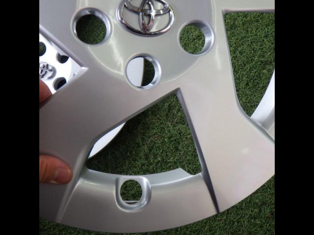 トヨタ純正(TOYOTA)プリウス30系 前期 15インチ用ホイールキャップ2枚 