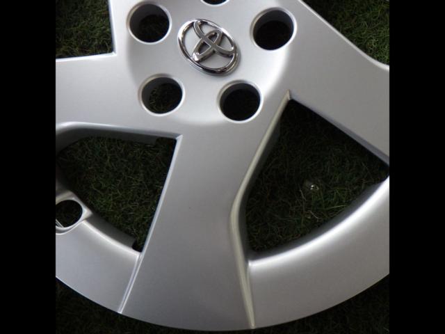 トヨタ純正(TOYOTA)プリウス30系 前期 15インチ用ホイールキャップ2枚 