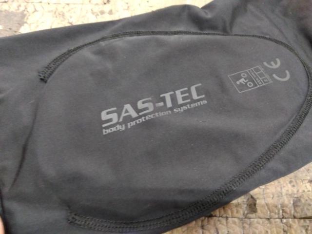 DAYTONA SAS-TEC トリプスフレックスニープロテクター