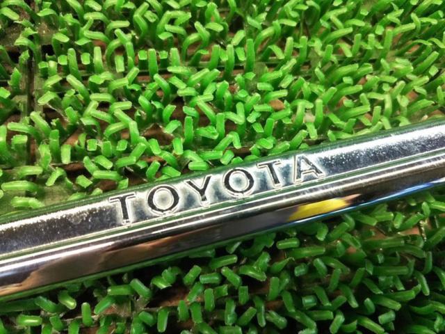 トヨタ純正 ナンバーフレーム 前後セット | やや傷や汚れあり | アップ 