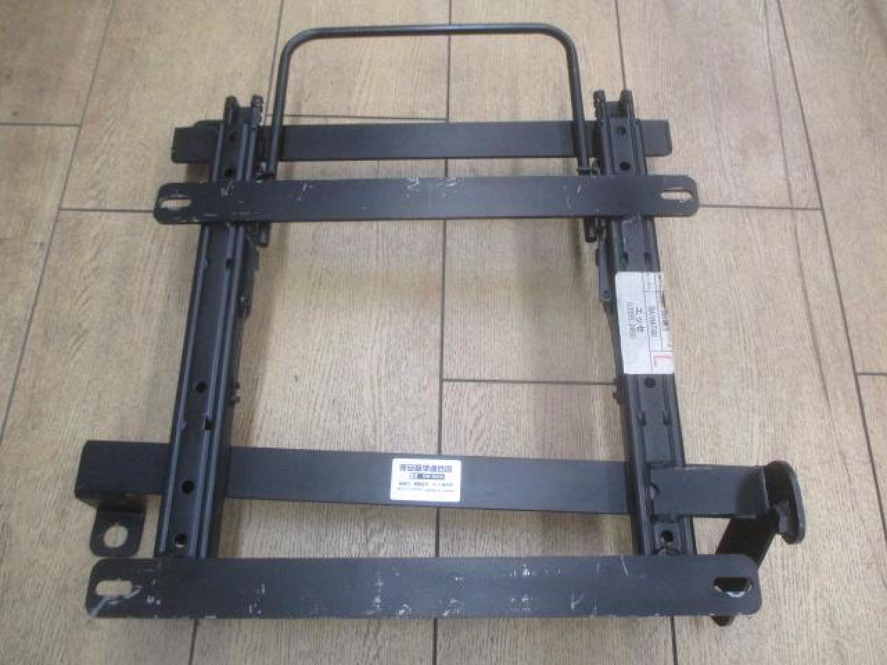 カワイ製作所 底どめシートレール【エッセ/L235S 助手席側】 | やや傷 