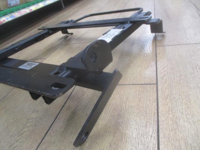 カワイ製作所 底どめシートレール【エッセ/L235S 助手席側】 | やや傷 
