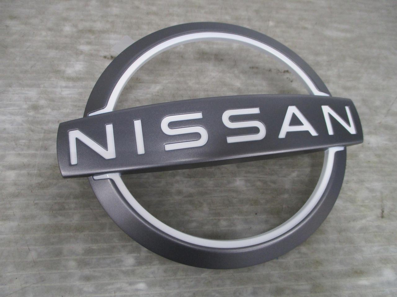日産純正 NEWエンブレム | やや傷や汚れあり | アップガレージ 小田原 