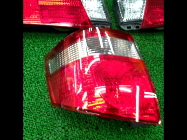 トヨタ純正 アルファード10系前期純正テールレンズ | やや傷や汚れあり 