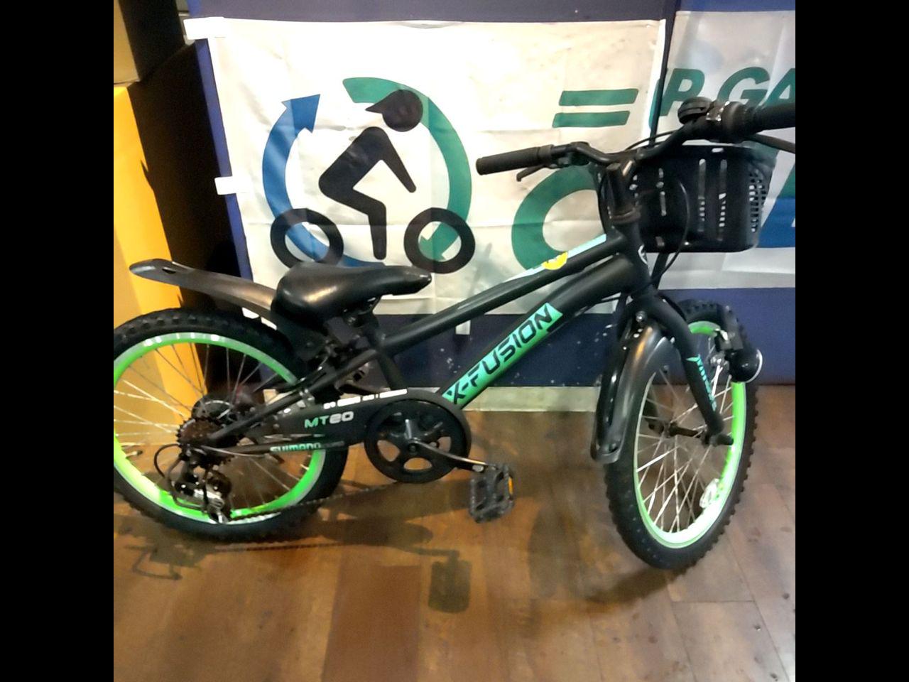 トイザらス X-FUSION 22インチ 外装6段変速 キッズ自転車 ブラック 