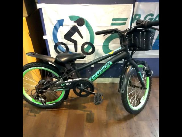 トイザらス X-FUSION 22インチ 外装6段変速 キッズ自転車 ブラック 