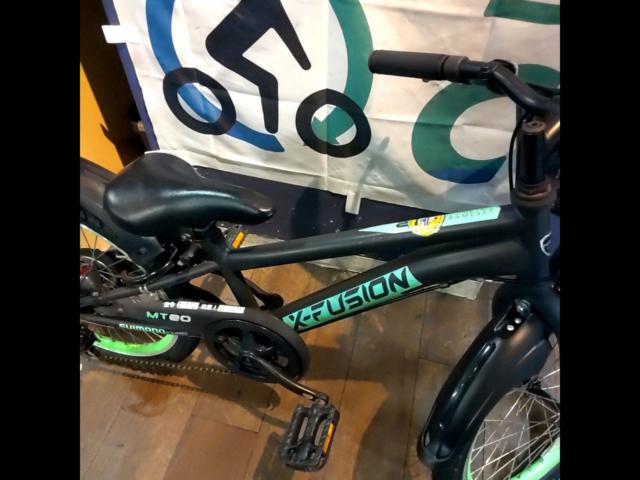 トイザらス X-FUSION 22インチ 外装6段変速 キッズ自転車 ブラック 