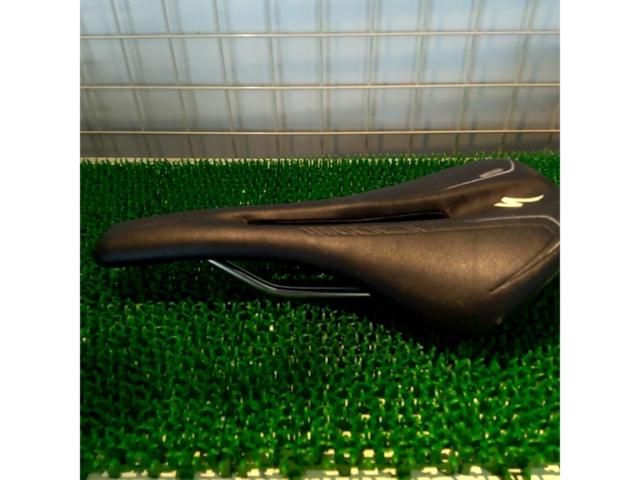 SPECIALIZED PHENOM 143mm サドル ブラック×ホワイト