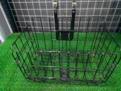 ※固定金具など無し メーカー不明 折りたたみスチール前カゴ