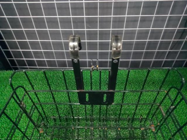 ※固定金具など無し メーカー不明 折りたたみスチール前カゴ