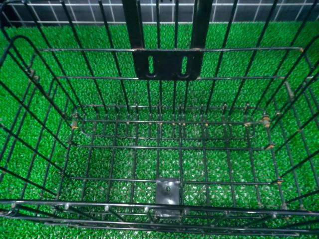 ※固定金具など無し メーカー不明 折りたたみスチール前カゴ