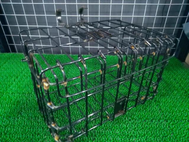 ※固定金具など無し メーカー不明 折りたたみスチール前カゴ