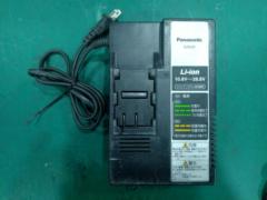 Panasonic リチウムイオンバッテリー充電器 EZ0L81