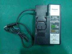 Panasonic リチウムイオンバッテリー充電器 EZ0L81