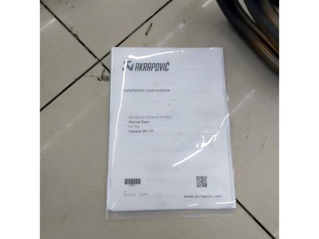 【MT07/XSR700等】 AKRAPOVIC(アクラポビッチ) レーシングライン  カーボン