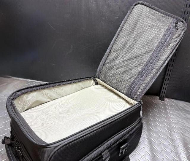 【HenlyBegins】シートバッグ 【DH-716】ヘルメットが収納可能な2気室バッグ 容量:13～24L