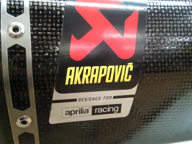 aprilia純正OP AKRAPOVIC (アクラポビッチ)レーシングフルエキゾースト【Tuono V4 1100 Factory】