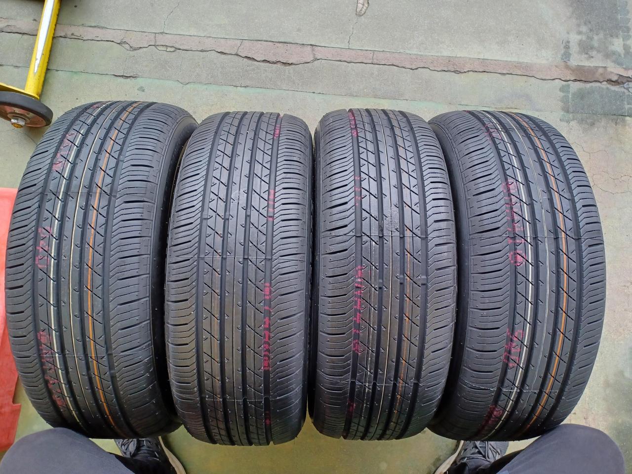BRIDGESTONE】TURANZA ER33 205/55R17 | 目立った傷や汚れ無し 