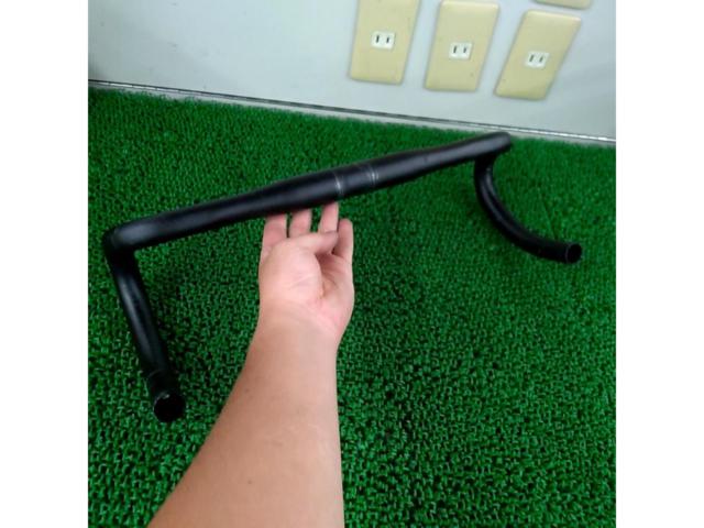 SPECIALIZED 型番不明 Φ31.8mm 芯幅420mm アルミドロップハンドル ブラック