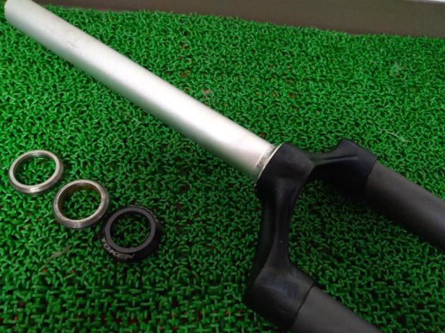 コラム長260/エンド幅100/対応26インチ GURUNGE カーボンDリジット カーボンフォーク