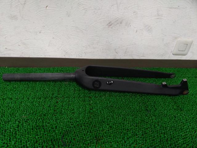 コラム長265mm/エンド幅100/対応26インチ MTB メーカー不明 カーボンリジットフォーク