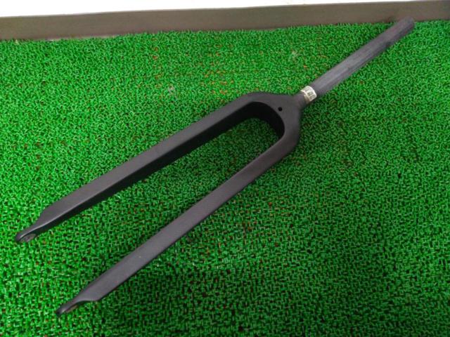 コラム長265mm/エンド幅100/対応26インチ MTB メーカー不明 カーボンリジットフォーク