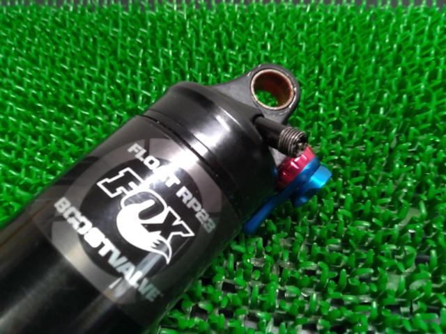FOX FLOAT RP23 BOOSTBALVE リヤサスペンション