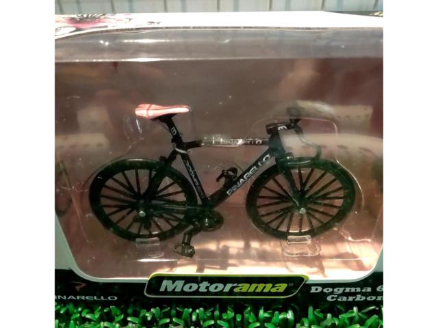 Giro d’ Italia PINARELLO DOGMA 60.1 ミニチュア
