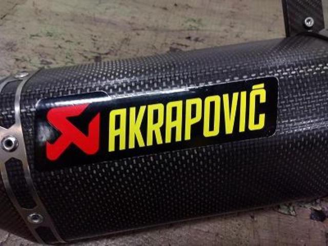 9 AKRAPOVIC
Slip online