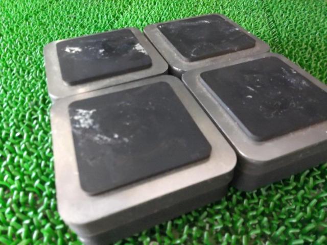 ※傷・ベタつき GROWTAC ブルカット 防振マット 4個セット