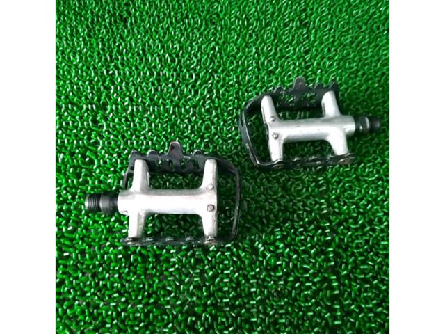 ※軸カバー欠品 SHIMANO DeoreXT アルミフラットペダル シルバー
