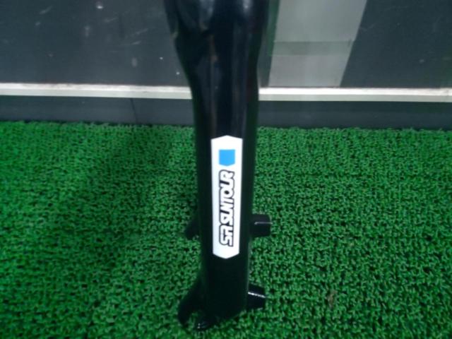 コラム長:250mm/エンド幅:100mm/24インチ SR SUNTOUR XCT Jr 24インチジュニアMTB用サスペンションフォーク