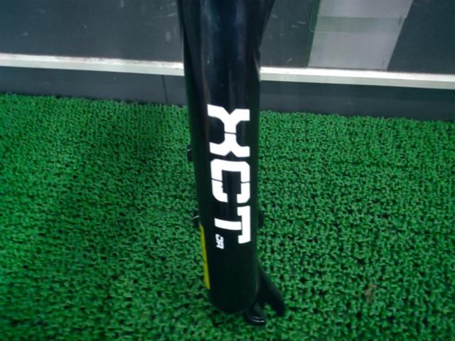 コラム長:250mm/エンド幅:100mm/24インチ SR SUNTOUR XCT Jr 24インチジュニアMTB用サスペンションフォーク