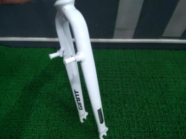 GIANT 700Cクロスバイク用? アルミフロントフォーク ホワイト