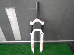 LVTU MTB用エアサスペンションフォーク コラム長174mm エンド幅100mm 26インチ対応 ホワイト