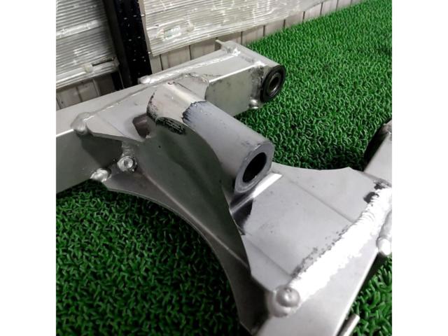 Kawasaki
Genuine swing arm
GPZ900R
Ninja (Detailed model year etc. unknown)