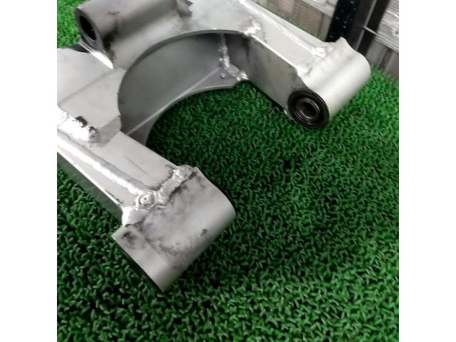 Kawasaki
Genuine swing arm
GPZ900R
Ninja (Detailed model year etc. unknown)
