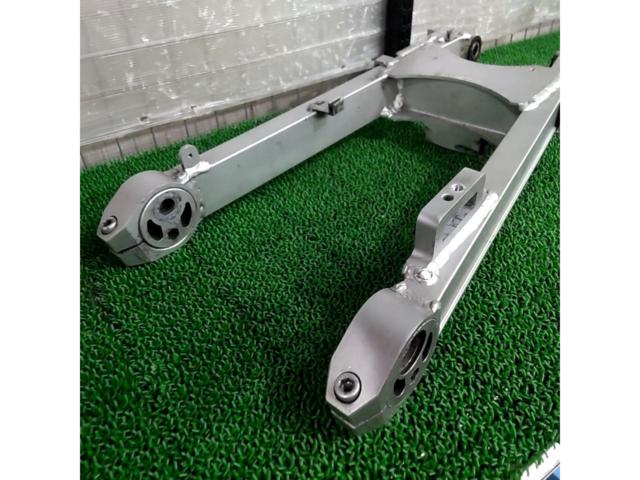 Kawasaki
Genuine swing arm
GPZ900R
Ninja (Detailed model year etc. unknown)