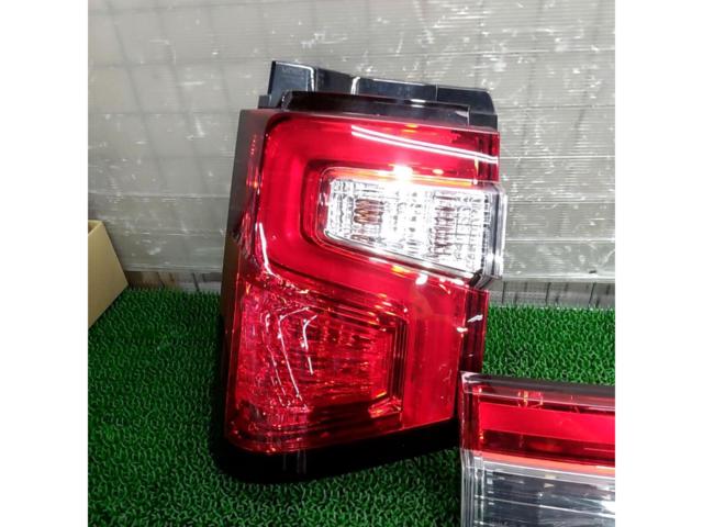 MITSUBISHI デリカD:5純正テールランプ