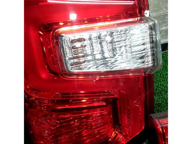 MITSUBISHI デリカD:5純正テールランプ