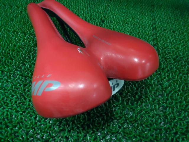 SELLE SMP EXTRA サドル レッド