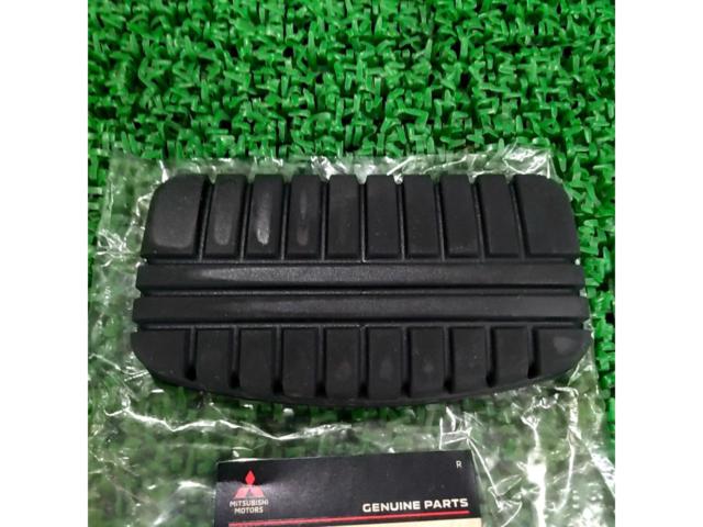 MITSUBISHI
Genuine brake pedal pad